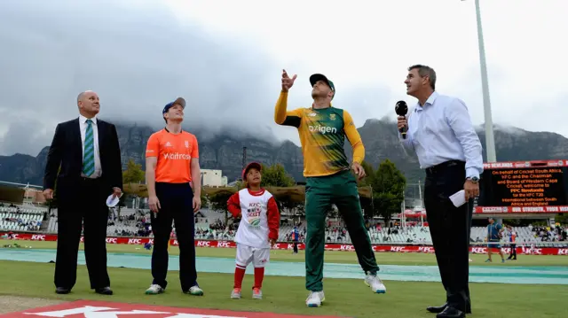 Faf Du Plessis tosses the coin