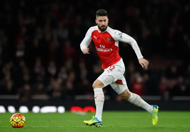 Olivier Giroud of Arsenal runs with the ball