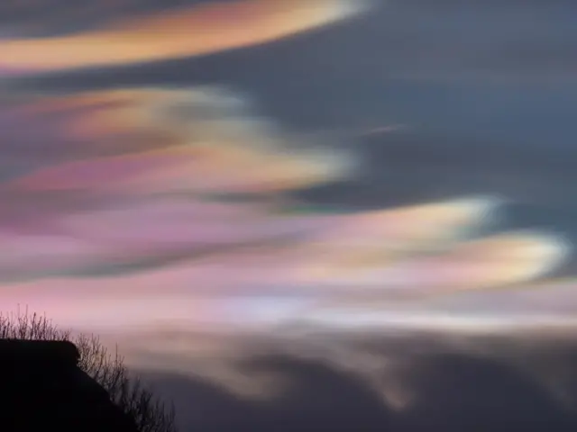 nacreous clouds