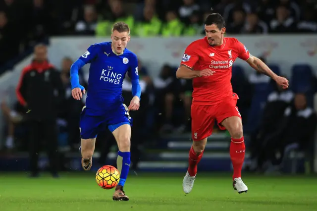 Jamie Vardy runs with possession