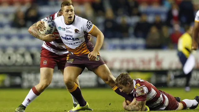 Greg Eden tackled by Sam Powell