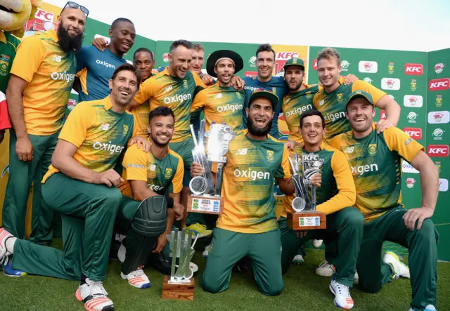 Imran Tahir celebrates with his teammates