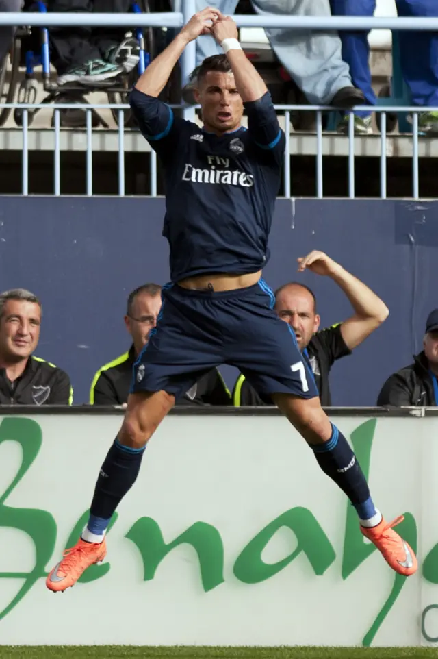 Cristiano Ronaldo celebrates