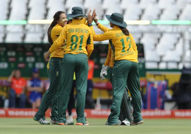 South Africa celebrate taking a wicket