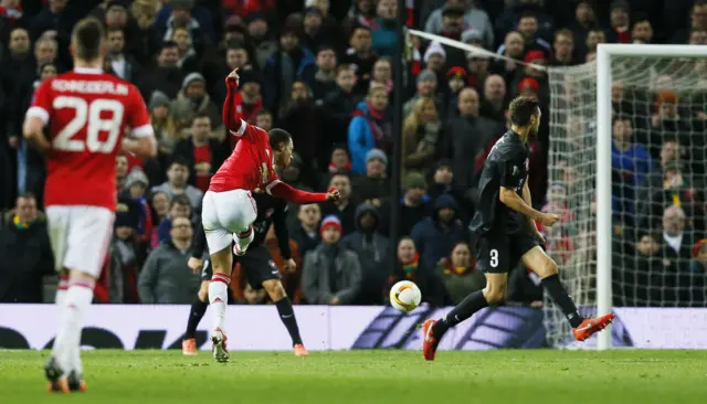 Memphis Depay scores Manchester United's 5th goal