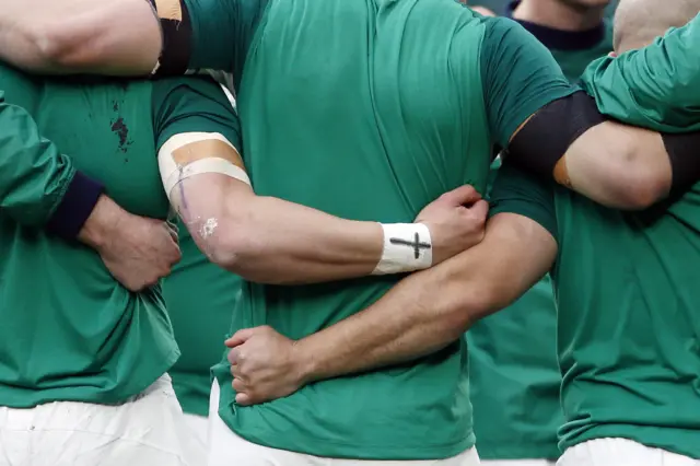 Ireland players huddle