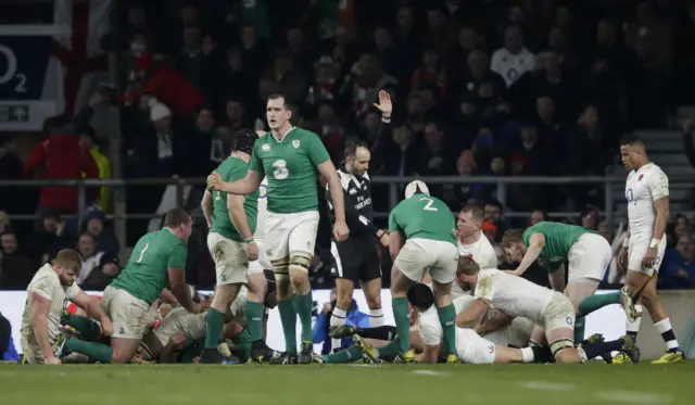 Conor Murray of Ireland (hidden) scores