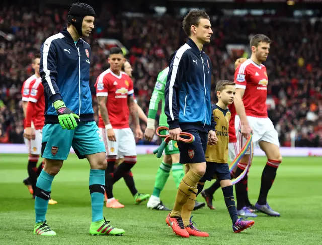 Arsenal and Manchester United players come out