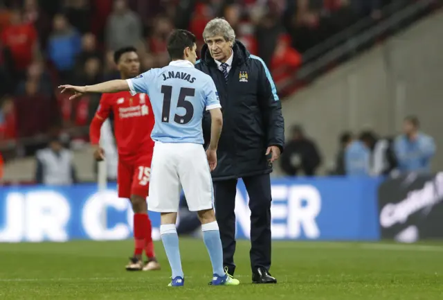 Manuel Pellegrini talks with Jesus Navas