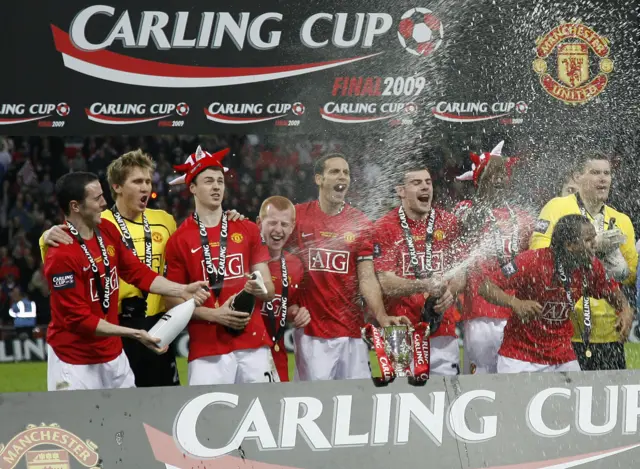 Manchester United win the Carling Cup in 2009