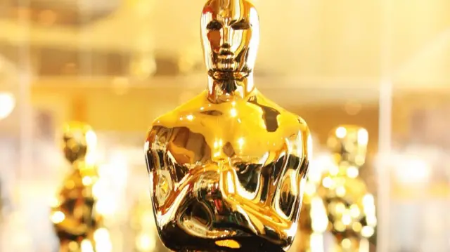 Oscars statues