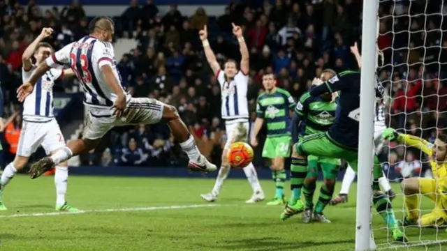 Salomon Rondon scores the goal