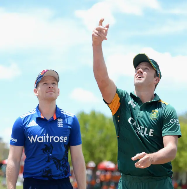 Eoin Morgan and AB De Villiers during the coin toss