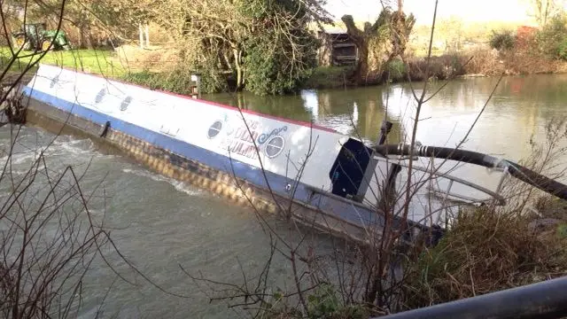 Stricken narrow boat