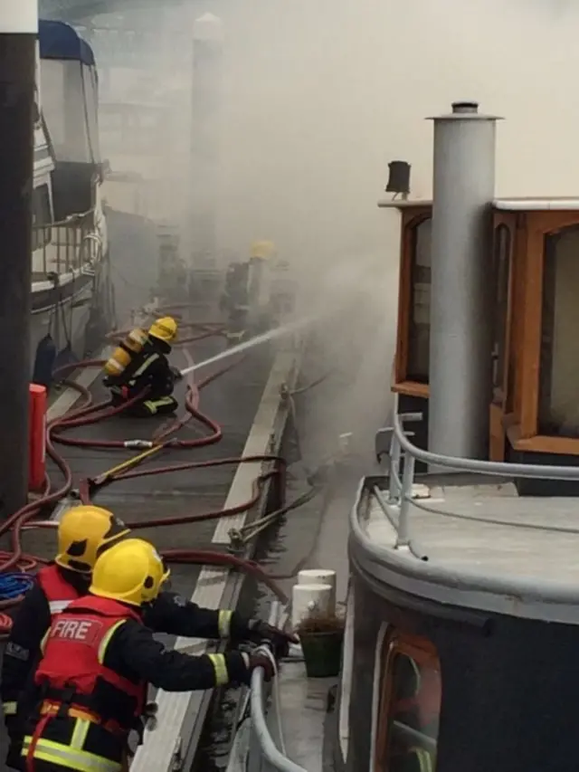 Fire on a boat in Fulham