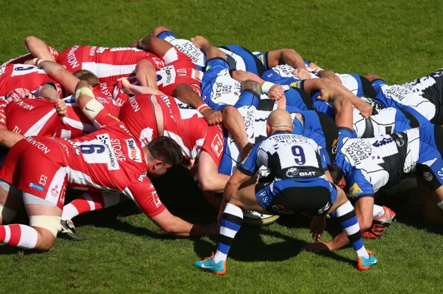 Bath and Gloucester scrummage at the Rec