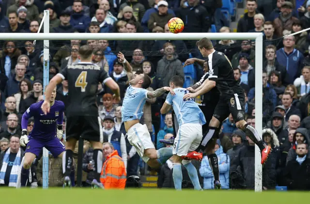 Robert Huth scores Leicester's third goal