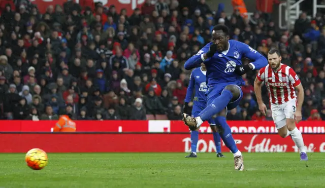 Romalu Lukaku scores