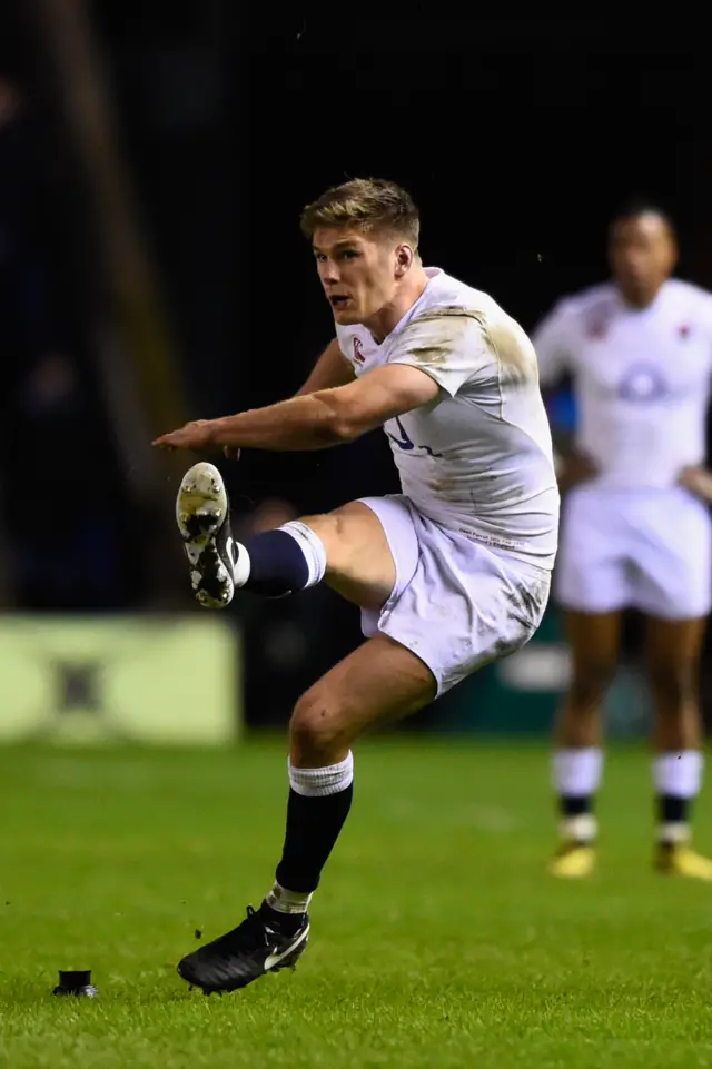 Owen Farrell kicks a penalty