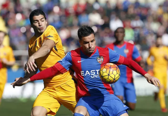 Tono Garcia competes for the ball with Luis Suarez