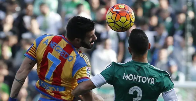 Alvaro Negredo heads the ball