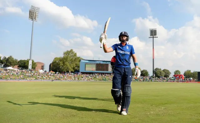 Joe Root leaves the field