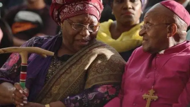 Desmond Tutu (R) and his wife