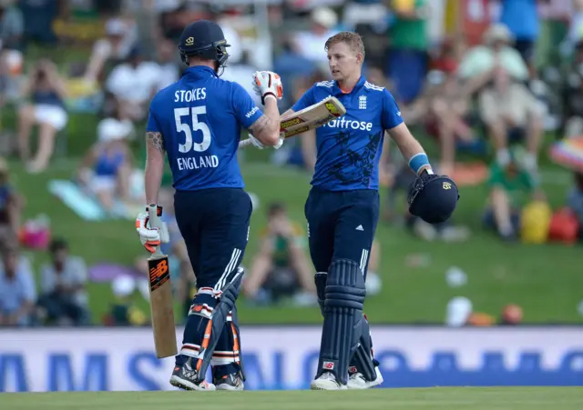 Joe Root and Ben Stokes touch gloves