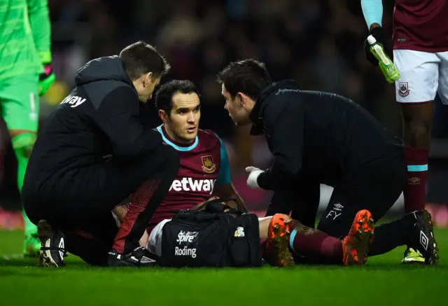 Joey O'Brien of West Ham gets treatment