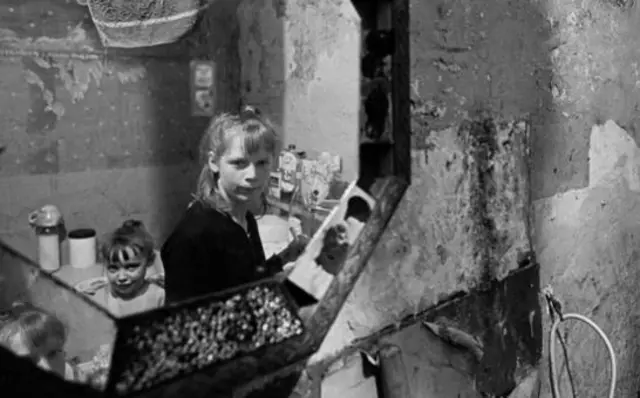 Pauline Rump and her sister reflected in a mirror in Rothschilds Dwellings