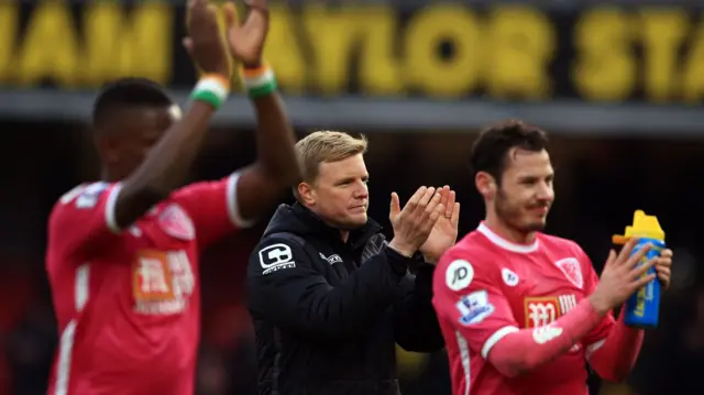 Eddie Howe (centre)