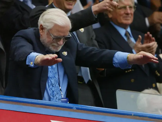 Ken Bates saluting his players