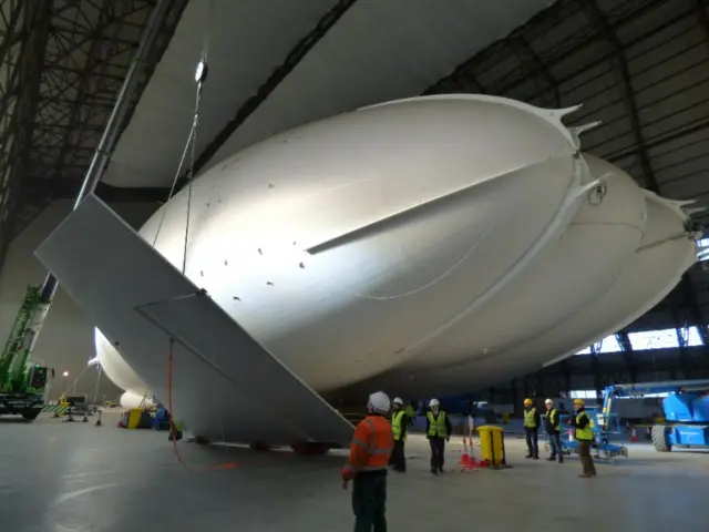 Airlander in Cardington having fin attached