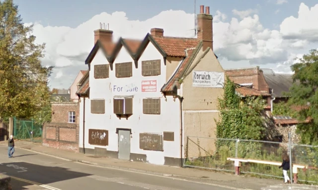 The boarded-up Ferry Boat Inn on King Street