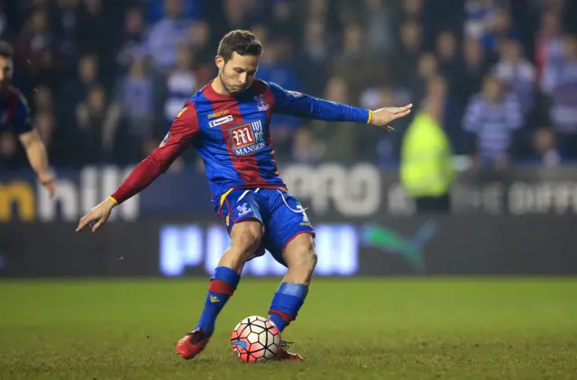 Yohan Cabaye scores