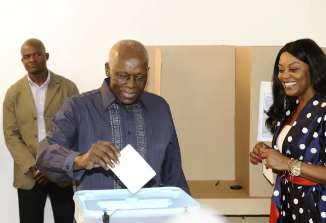 President dos Santos voting