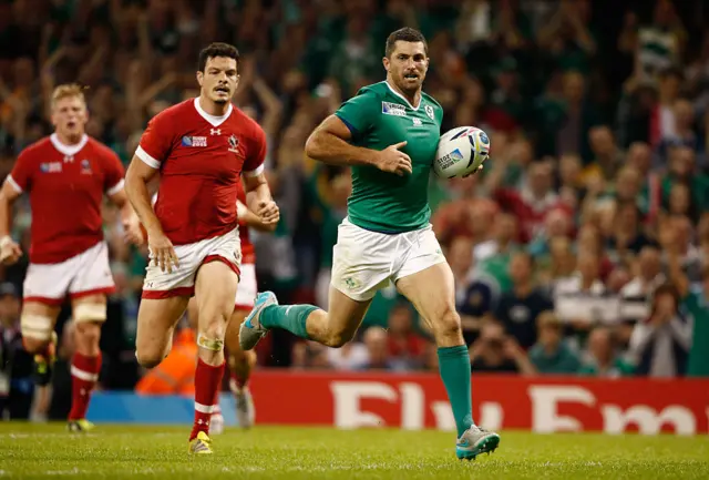 Rob Kearney scores for Ireland