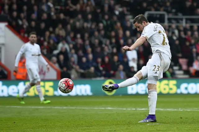 Gylfi Sigurdsson equalises for Swansea