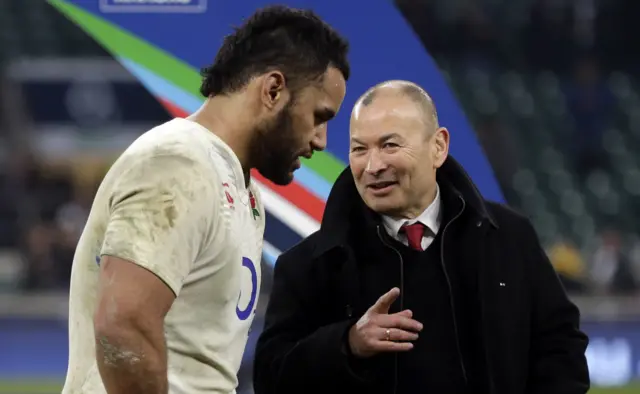 Eddie Jones talks to Billy Vunipola at full-time