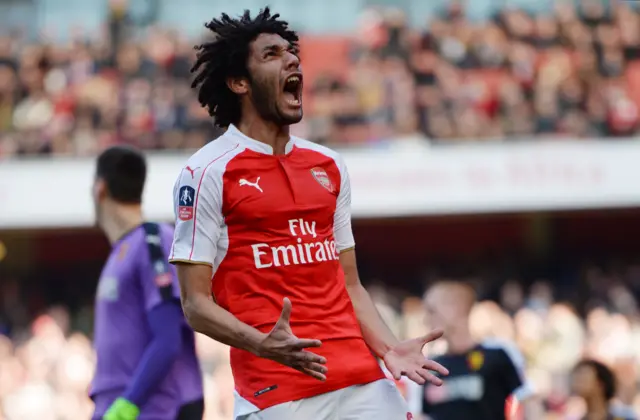 Mohamed Elneny reacts to missing a good chance