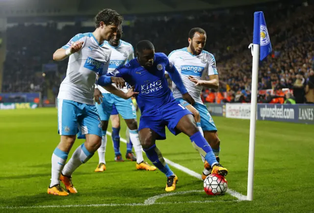 Jeffrey Schlupp holds off Daryl Janmaat