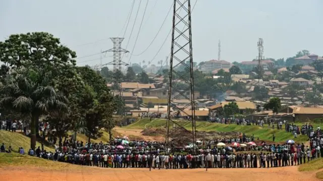 voters in Kampala on election day queuing up