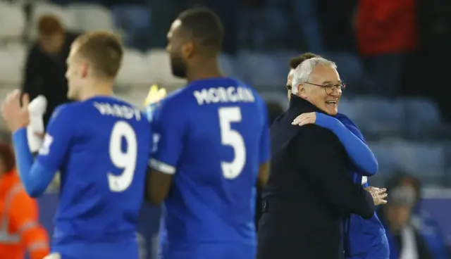 Claudio Ranieri and Leicester players