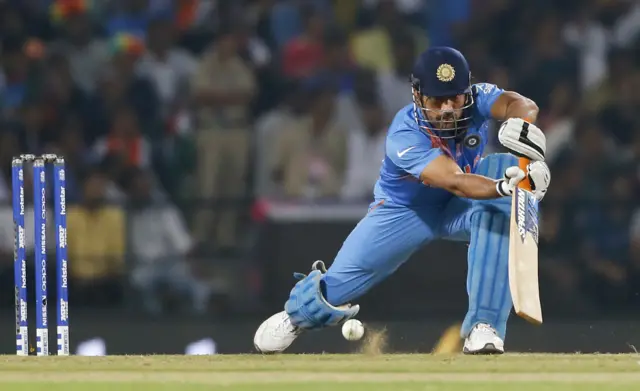 Mahendra Singh Dhoni bats