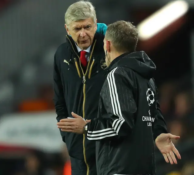 Arsene Wenger talks to the fourth official