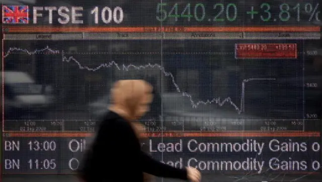 A large computerised display of the British FTSE 100 index