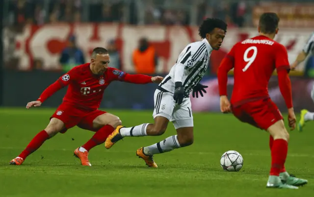 Juventus' Juan Cuadrado and Bayern's Franck Ribery