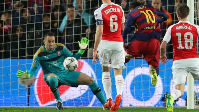 David Ospina saves from Lionel Messi