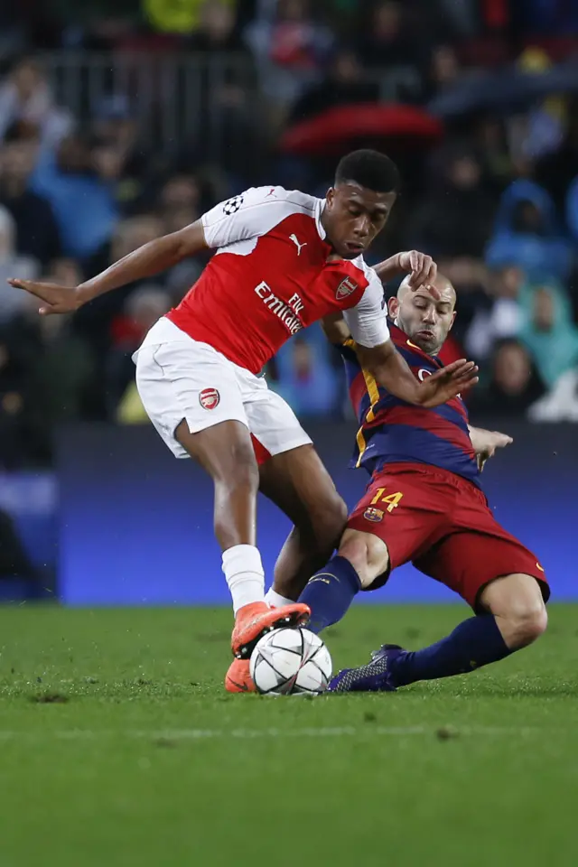 Alex Iwobi is challenged by Javier Mascherano