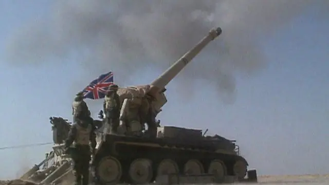 British troops firing an artillery gun during the first Gulf War